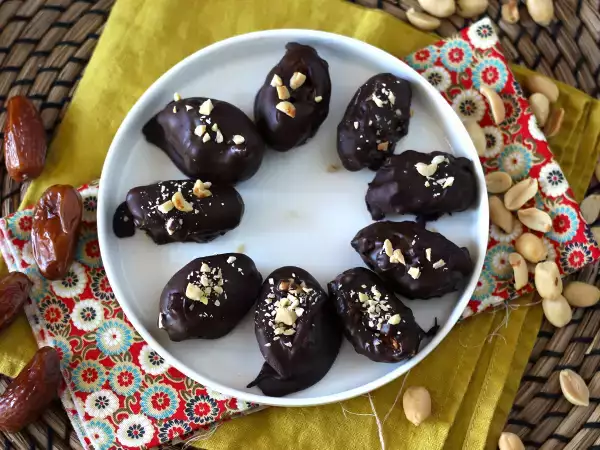 Recept Domáce snickers: datle, arašidy a čokoláda - zdravé občerstvenie bez pridaného cukru