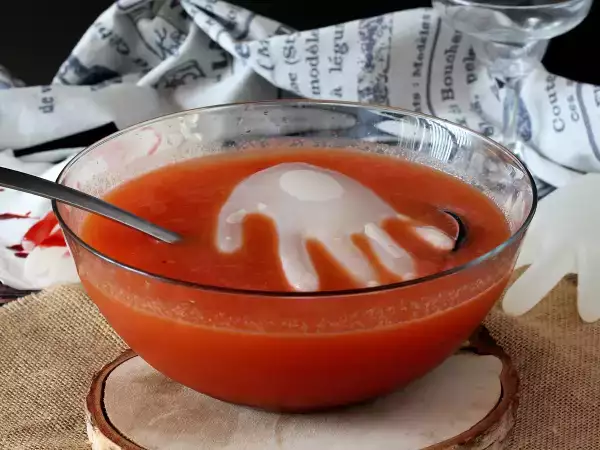 Recept Halloweenský koktail s kockami ľadu v tvare ruky - jednoduchý návod!