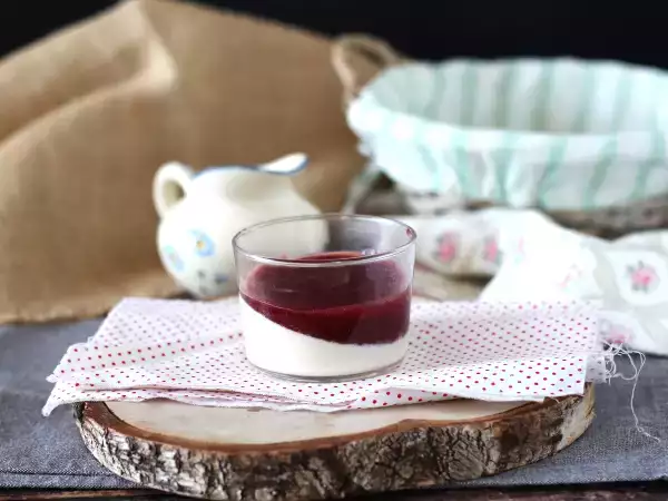 Recept Panna cotta s bobuľovým coulis