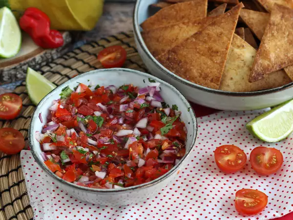 Recept Pico de gallo a domáce tortillové čipsy