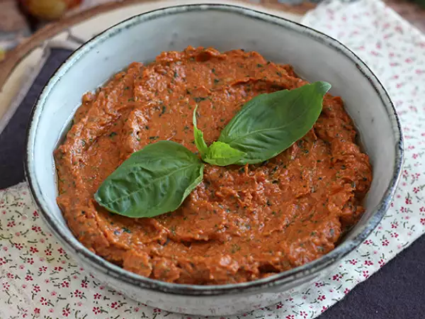 Recept Pomazánka z paradajok a bazalky