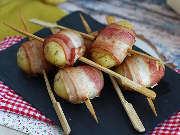 Recept Aperitív - špízy zo zemiakov a údenej slaniny