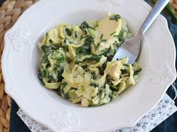 Recept Jeden hrniec cestovín so špenátom, kozím syrom a kuracím mäsom