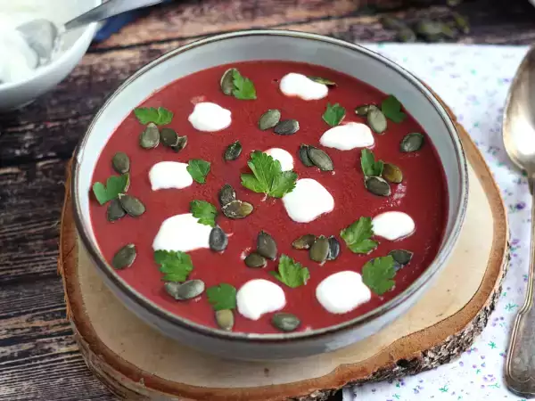 Recept Jednoduchá a farebná polievka z červenej repy