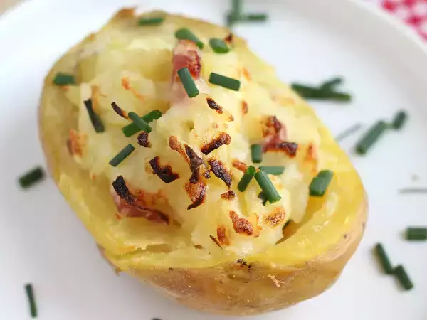 Recept Pečené zemiaky plnené slaninou a syrom