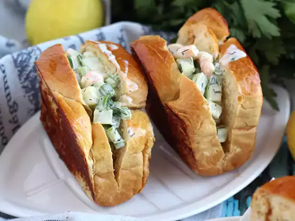 Recept Krevetový brioškový sendvič (krevetová rolka)
