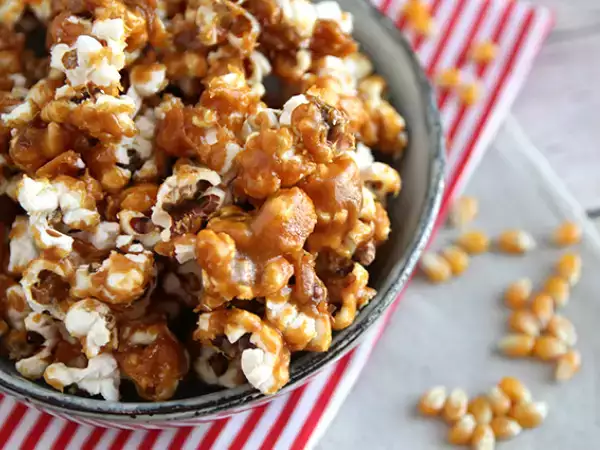 Recept Karamelový popcorn
