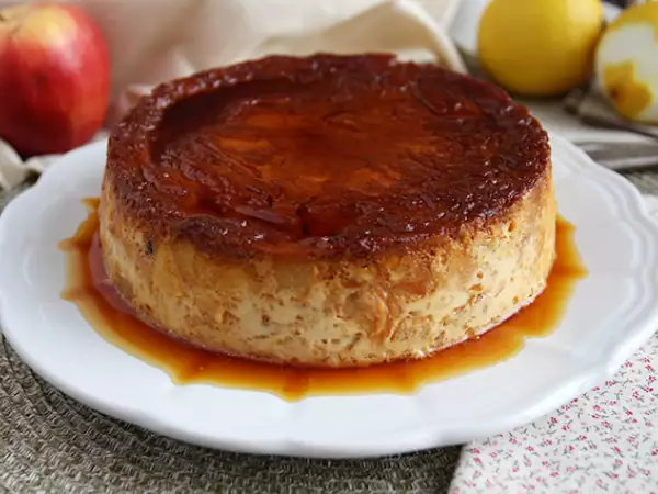 Recept Jablkový a karamelový puding s croissantmi