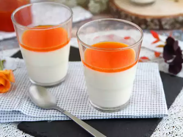 Recept Vanilková panna cotta s marhuľovým coulis