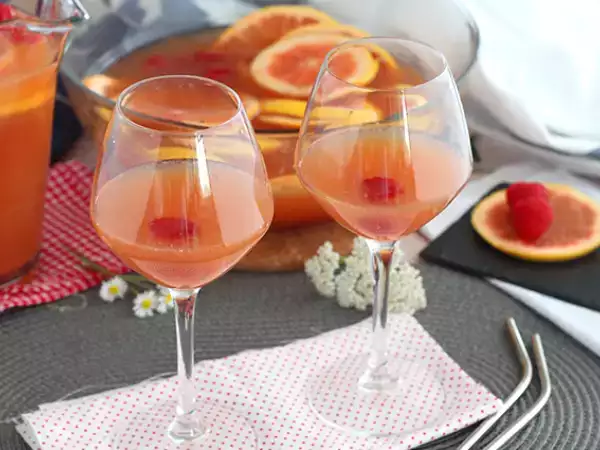Recept Ružová sangria s ružovým vínom