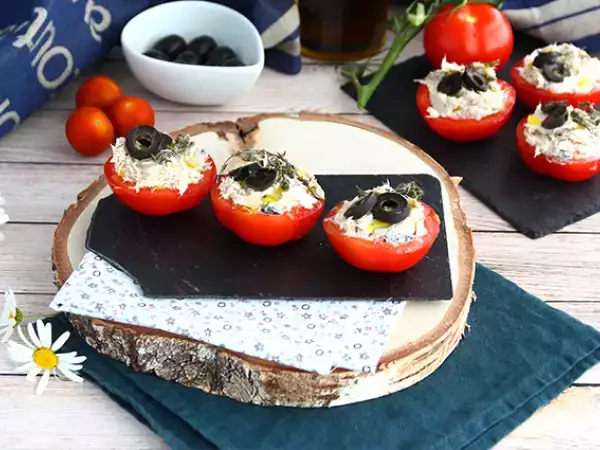 Recept Paradajky plnené tuniakom, syrom fromage frais a olivami