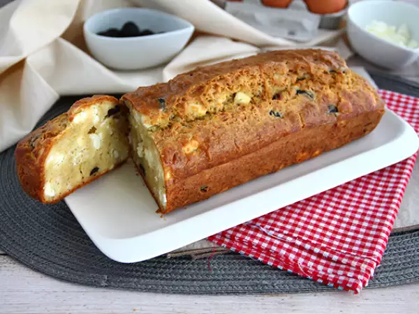 Recept Koláč s čiernymi olivami a fetou