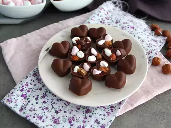 Recept Čokolády s marshmallow a lieskovými orieškami