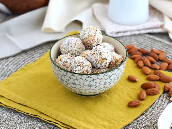 Recept Energetické guľôčky s marhuľami, zeleným čajom a kokosom