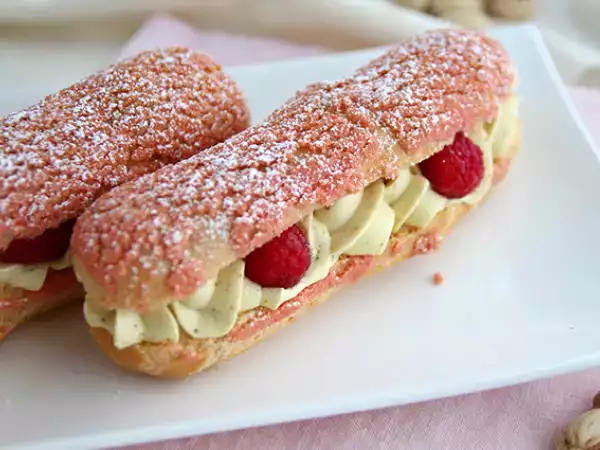 Recept Eklerky s pistáciovým krémom a malinami