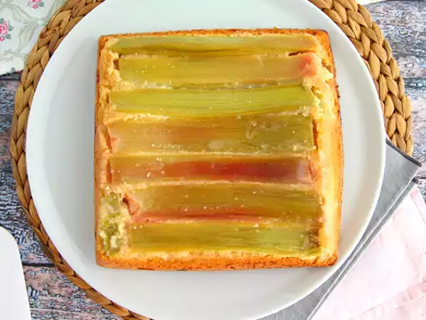Recept Rebarborový obrátený koláč