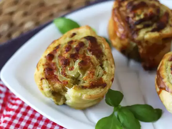 Recept Mozzarella pesto lístkové pečivo s fritézou, hotové za 15 minút!