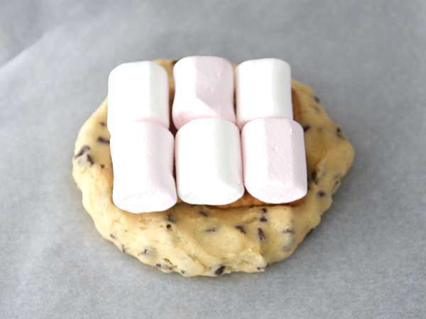 Obrovský koláč zo sušienok s marshmallows - Príprava krok 7