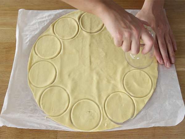 Mini pizza s lístkovým cestom - Príprava krok 1