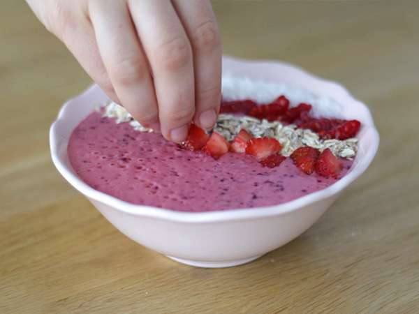 Miska s červeným ovocným smoothie - Príprava krok 3