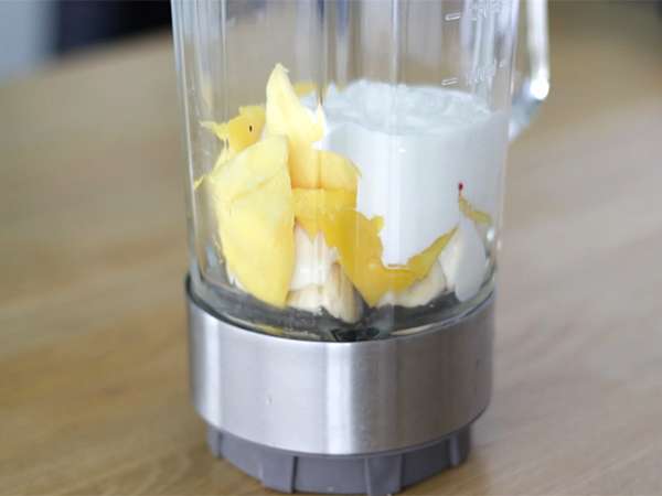 Banánová misa s mangovým smoothie - Príprava krok 1