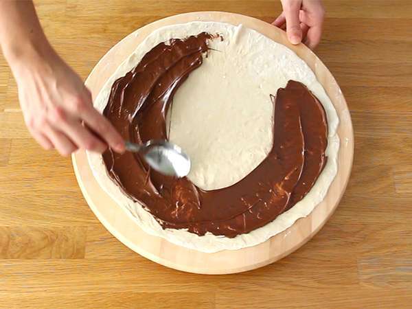 Sladká banánová a čokoládová pizza - Príprava krok 1