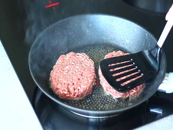 Rýchly a jednoduchý domáci hamburger - Príprava krok 2