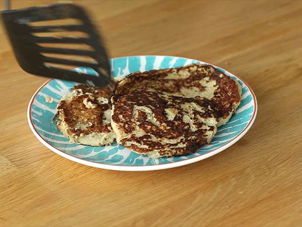 Rýchle bezlepkové palacinky (banány + vajcia) - Príprava krok 4