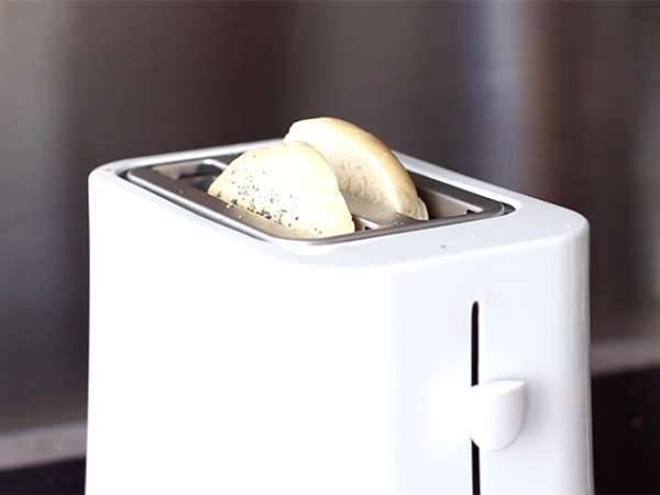 Bagel s lososom, uhorkou a syrom fromage frais - Príprava krok 1