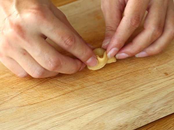 Tortellini s parmezánom, šunkou a bazalkou - Príprava krok 7