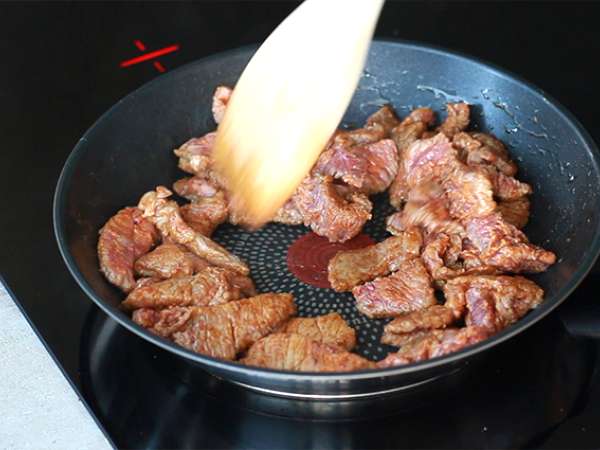 Rýchle a jednoduché hovädzie mäso Stroganoff - Príprava krok 2