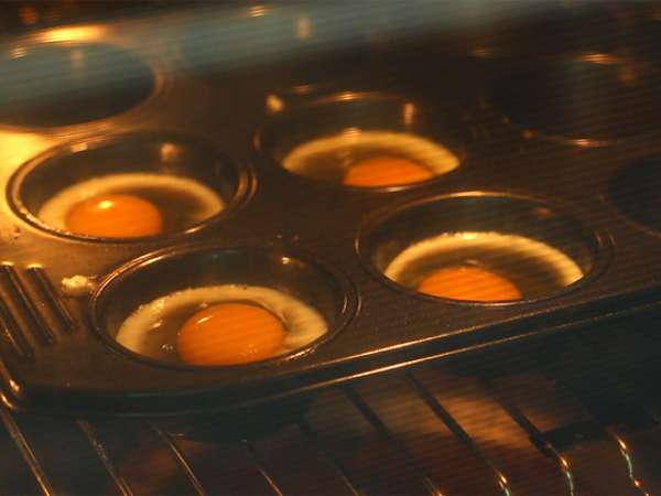 Anglické muffiny s vajíčkami a slaninou - Príprava krok 2