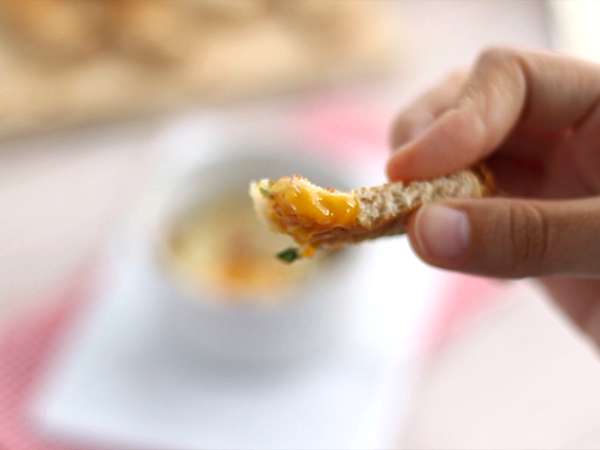 Oeufs cocotte so slaninou a pažítkou, rýchly recept - Príprava krok 4