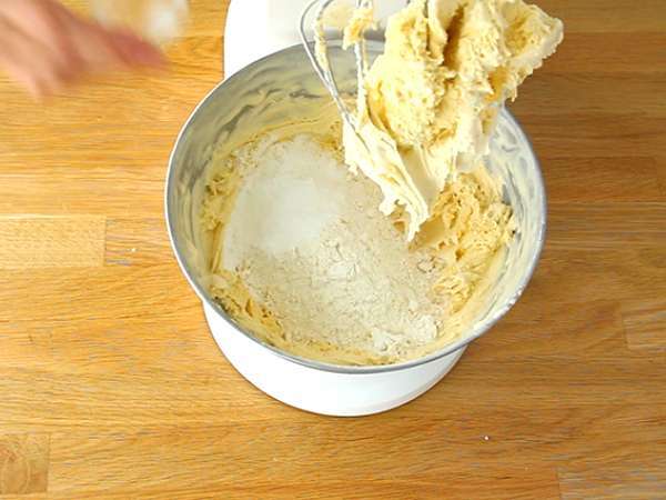Zmrzlinový koláč, jednoduchý recept bez odpadu - Príprava krok 2