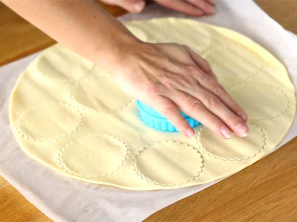 Mini kráľovské koláče s čokoládovými lupienkami - Príprava krok 1