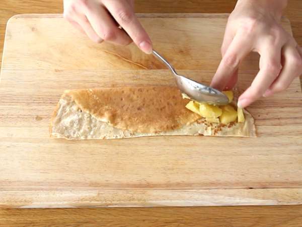 Palacinky Samoussas s karamelizovanými jablkami - Príprava krok 6