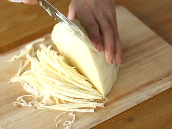 Chrumkavý kapustový šalát v japonskom štýle - Príprava krok 1