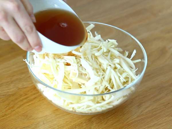 Chrumkavý kapustový šalát v japonskom štýle - Príprava krok 2