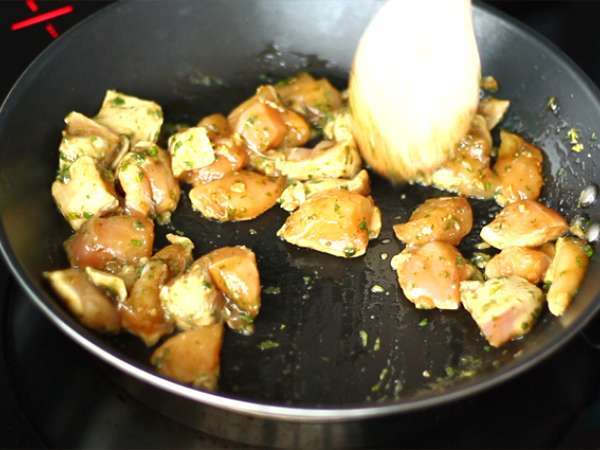 Chow mein (chao men), čínske rezance s kuracím mäsom a zeleninou - Príprava krok 2