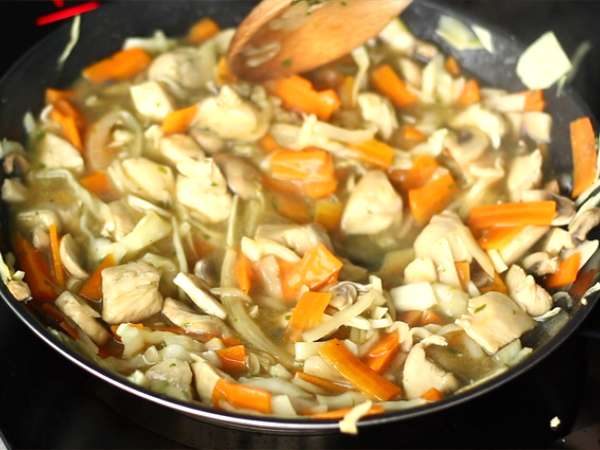 Chow mein (chao men), čínske rezance s kuracím mäsom a zeleninou - Príprava krok 5