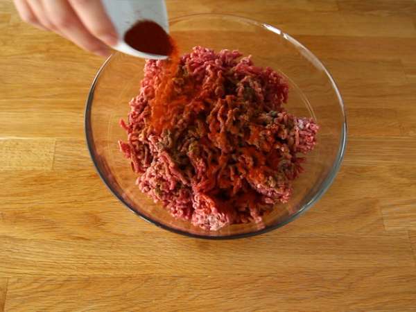 Tajine z kefty (mleté mäsové guľky s korením a bylinkami) - Príprava krok 2