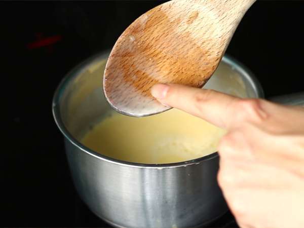 Biela čokoláda s malinami bavarois (kroky a video) - Príprava krok 4