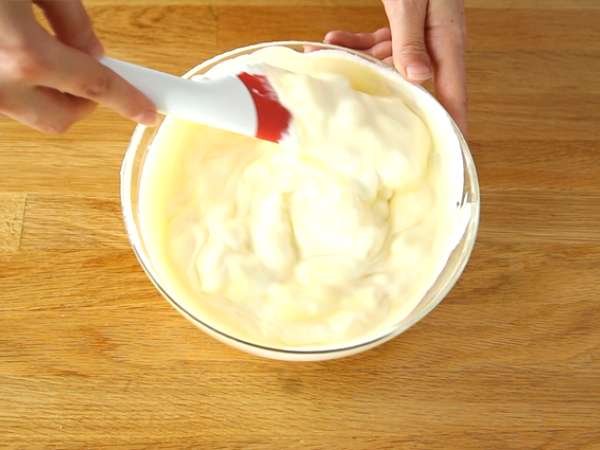 Biela čokoláda s malinami bavarois (kroky a video) - Príprava krok 6