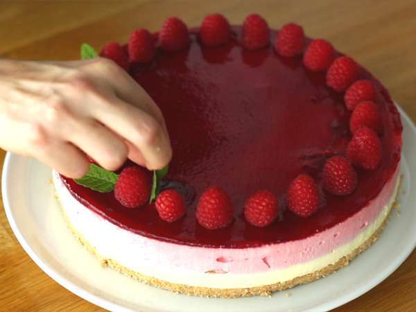 Biela čokoláda s malinami bavarois (kroky a video) - Príprava krok 15