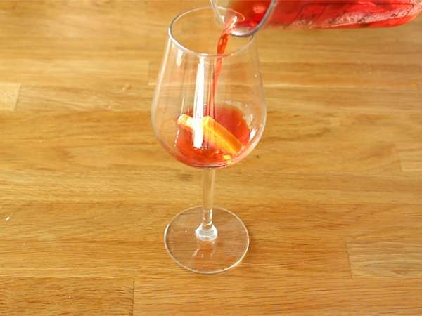 Spritz, slávny taliansky koktail s Aperolom - Príprava krok 1
