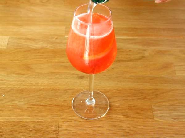 Spritz, slávny taliansky koktail s Aperolom - Príprava krok 3