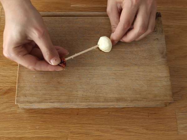 Mozzarella, sušená šunka a aperitív zo sušených paradajok - Príprava krok 2