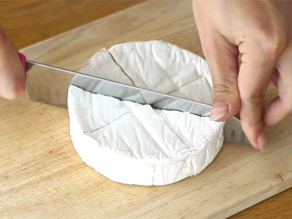 Chlebový camembert, topiaci sa a chrumkavý - Príprava krok 1