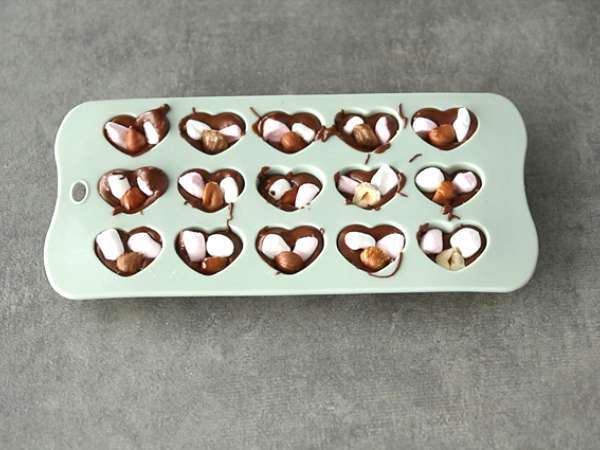 Čokolády s marshmallow a lieskovými orieškami - Príprava krok 4