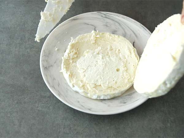 Brie s marhuľovou a mandľovou náplňou - Príprava krok 1